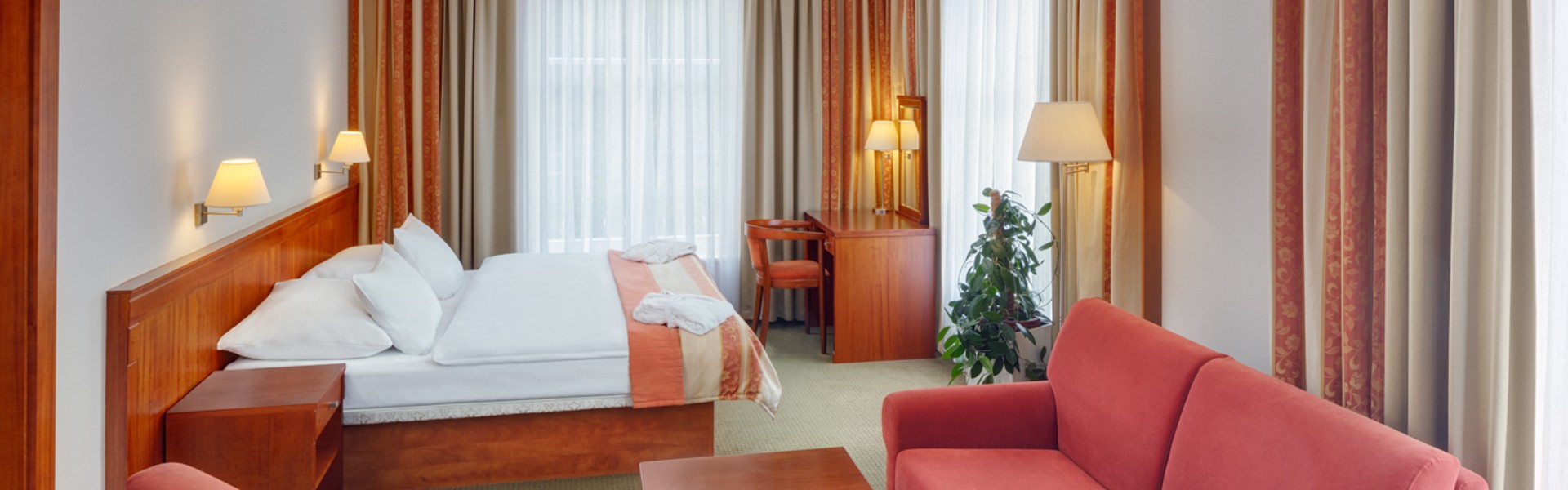 JPrerovsky_Hotel Olympia_Junior Suite 401_16A2829.jpg